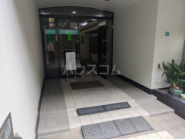 21/27 エントランス