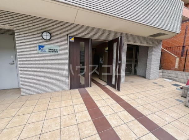 18/27 エントランス