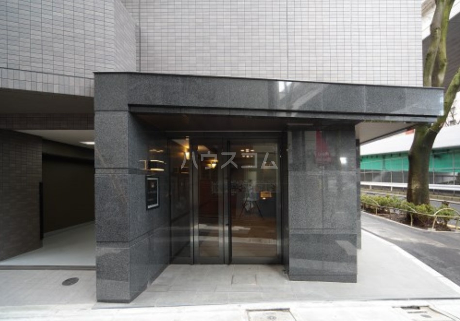 16/19 エントランス