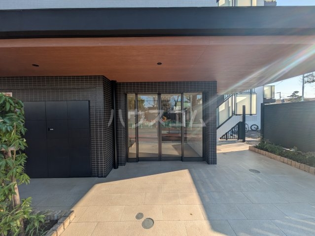 20/23 エントランス