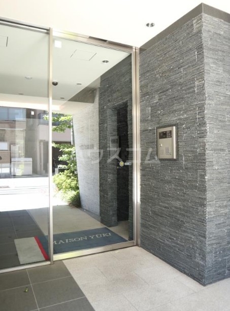 21/22 エントランス