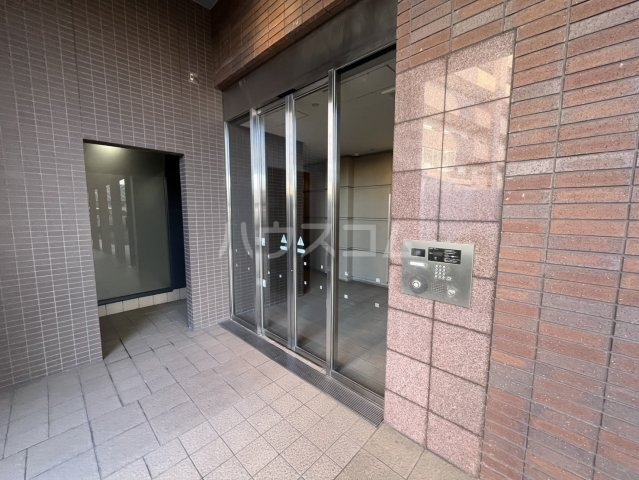 23/30 エントランス
