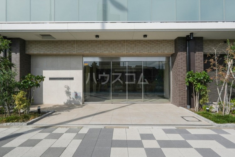 16/17 エントランス