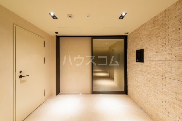 13/16 エントランス