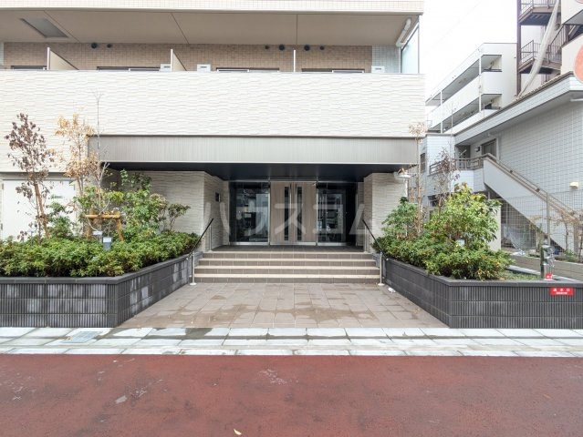 27/30 エントランス