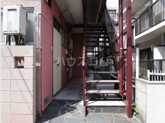 25/30 エントランス