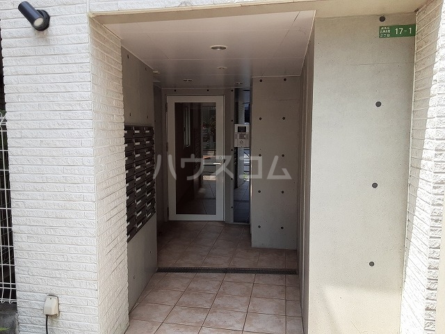 14/18 エントランス