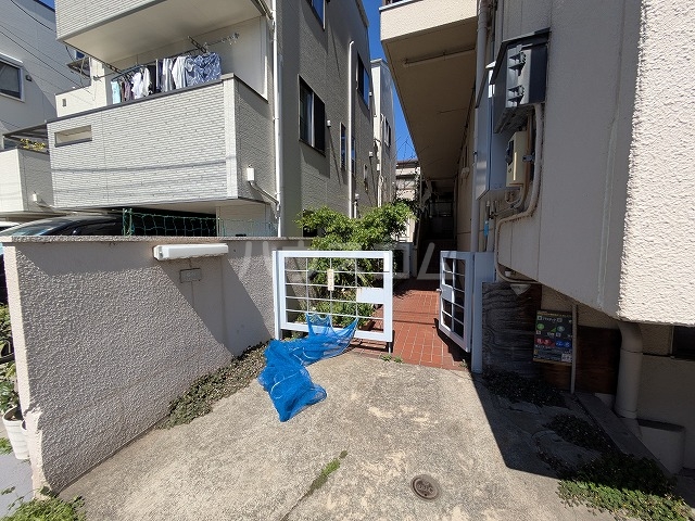 23/24 エントランス