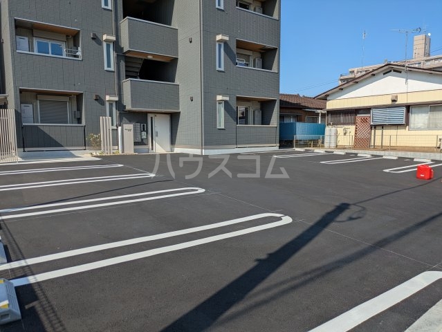 27/30 駐車場