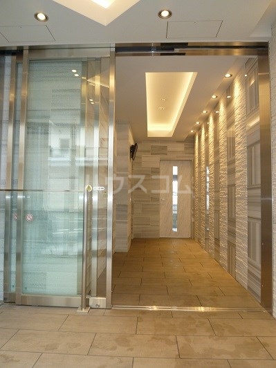 20/21 エントランス