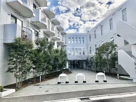 21/27 エントランス