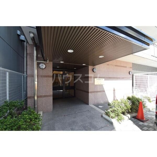 28/30 エントランス