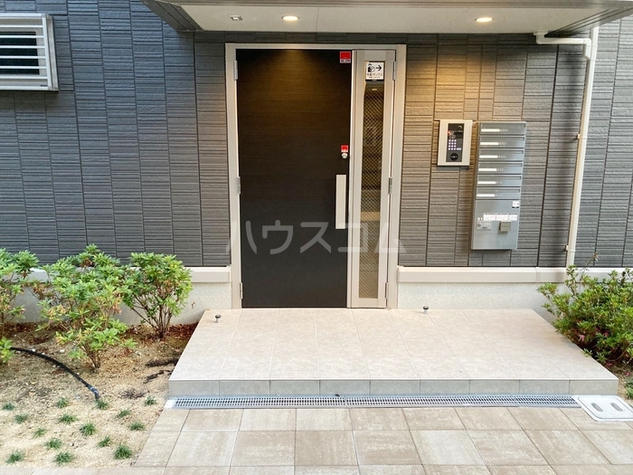 24/30 エントランス