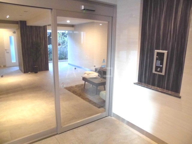 21/29 エントランス