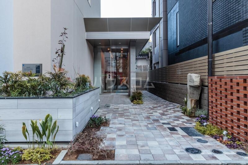 21/30 エントランス