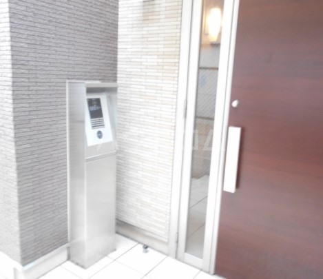 16/16 エントランス