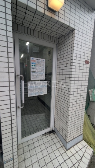 24/30 エントランス
