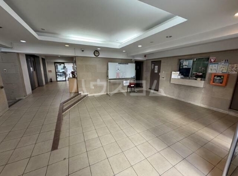 20/30 エントランス