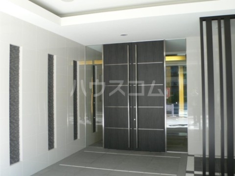 18/23 エントランス