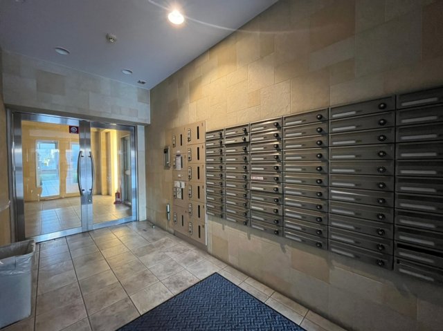 21/30 エントランス