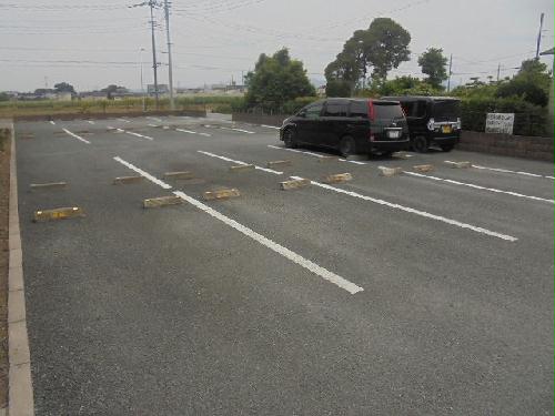 13/13 駐車場