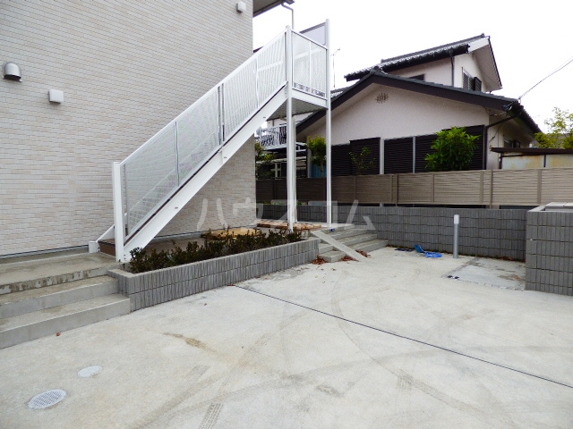 27/30 駐車場