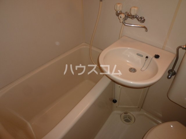 13/30 浴室