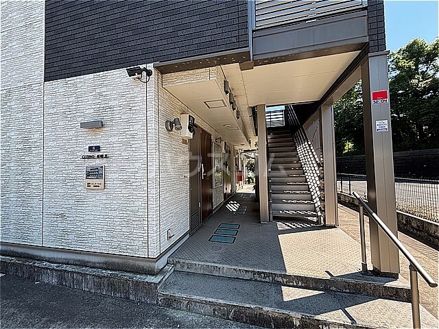 18/19 エントランス