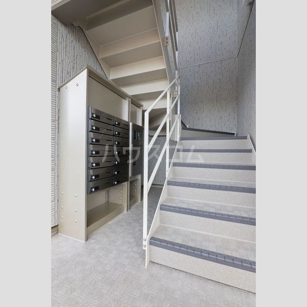 13/23 エントランス