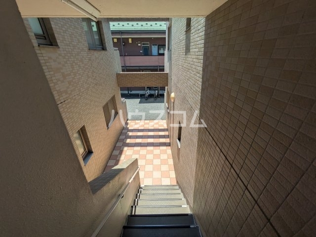 29/30 エントランス