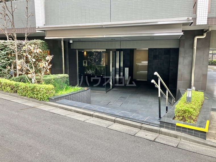 16/16 エントランス