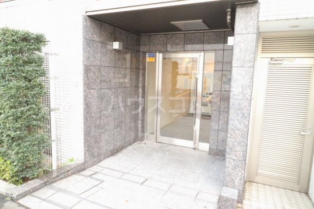 17/27 エントランス