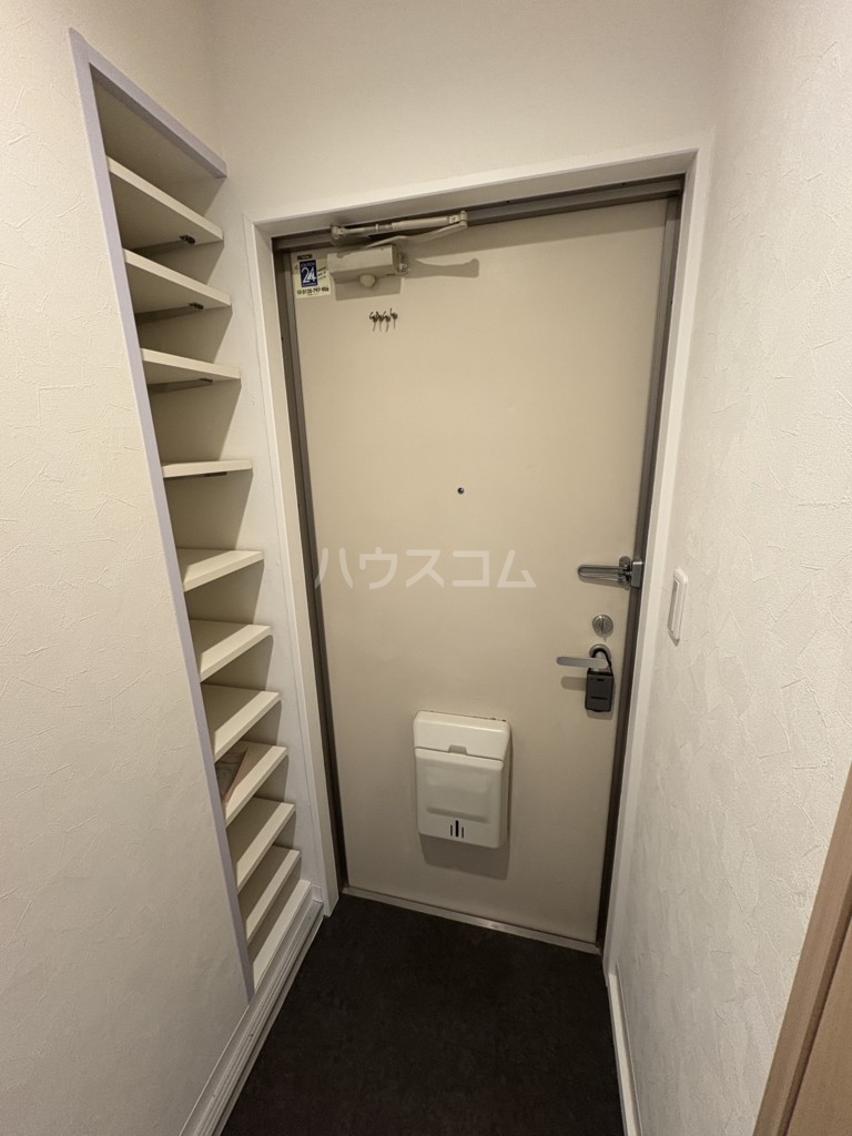 13/29 玄関