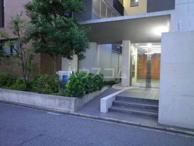 21/30 エントランス