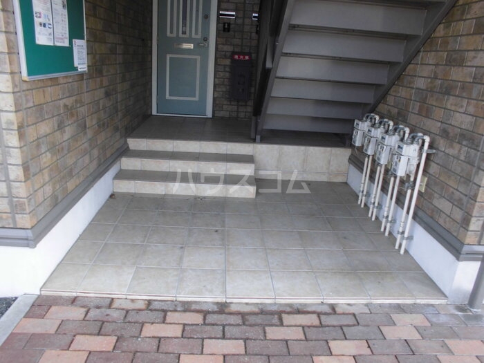 18/18 エントランス