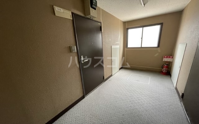 26/30 エントランス