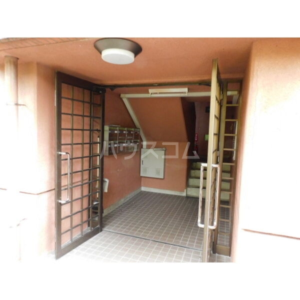 19/30 エントランス