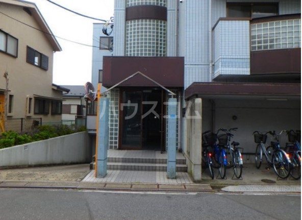 19/26 エントランス