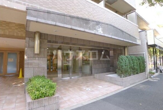 13/22 エントランス