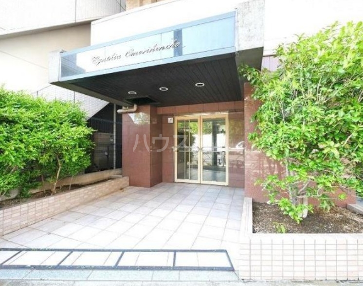 18/26 エントランス