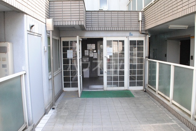 13/15 エントランス