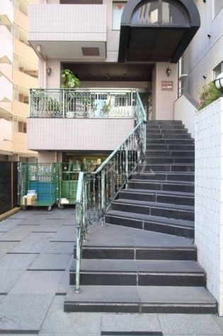 25/30 エントランス