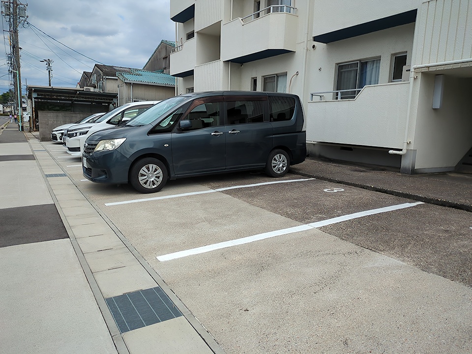 25/30 駐車場