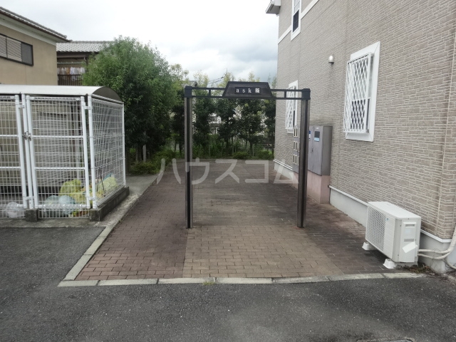 24/30 エントランス