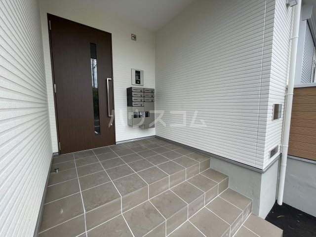 24/30 エントランス