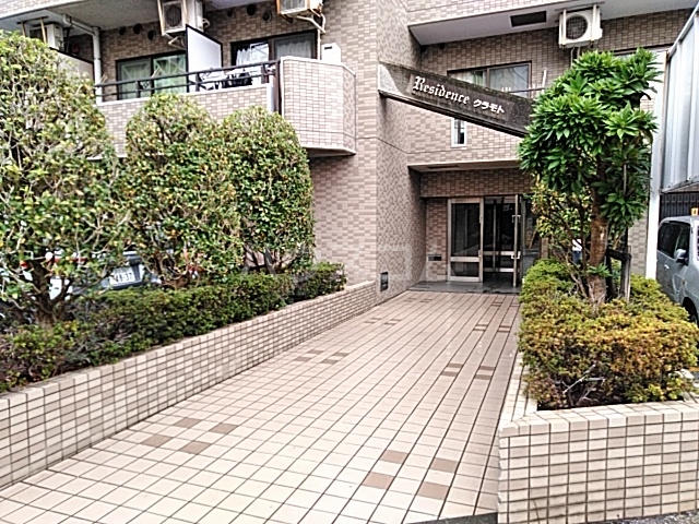 23/28 エントランス