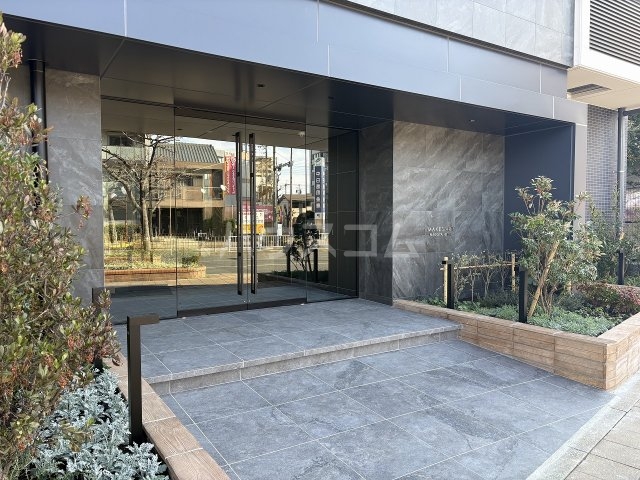 26/30 エントランス