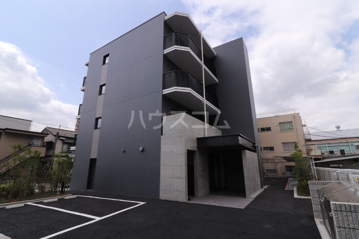 27/30 エントランス