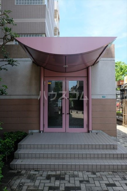 18/27 エントランス