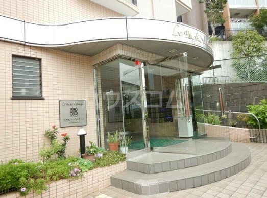 27/30 エントランス